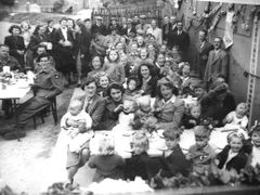 Upper-Broomgrove-Rd-on-VE-day.-1945.
